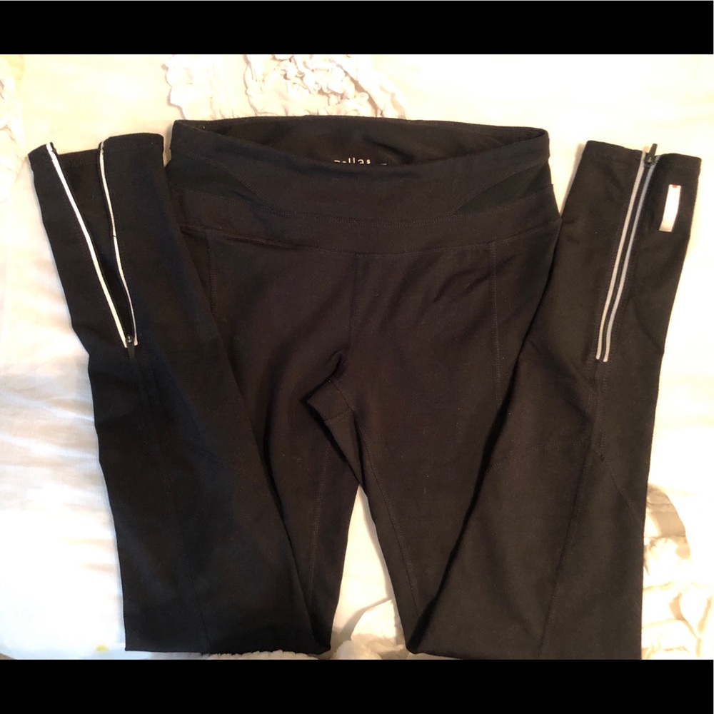 SOLD Zella Size Small Black Legging